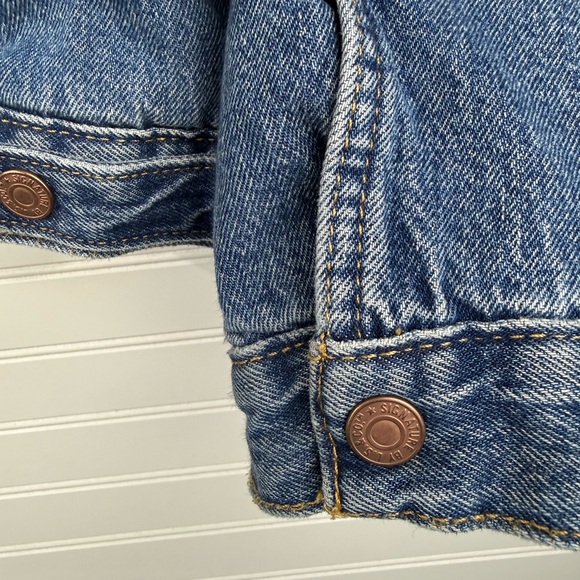 Levi's Signature women’s sherpa lined denim Jacket. Size large. - Picture 6 of 10